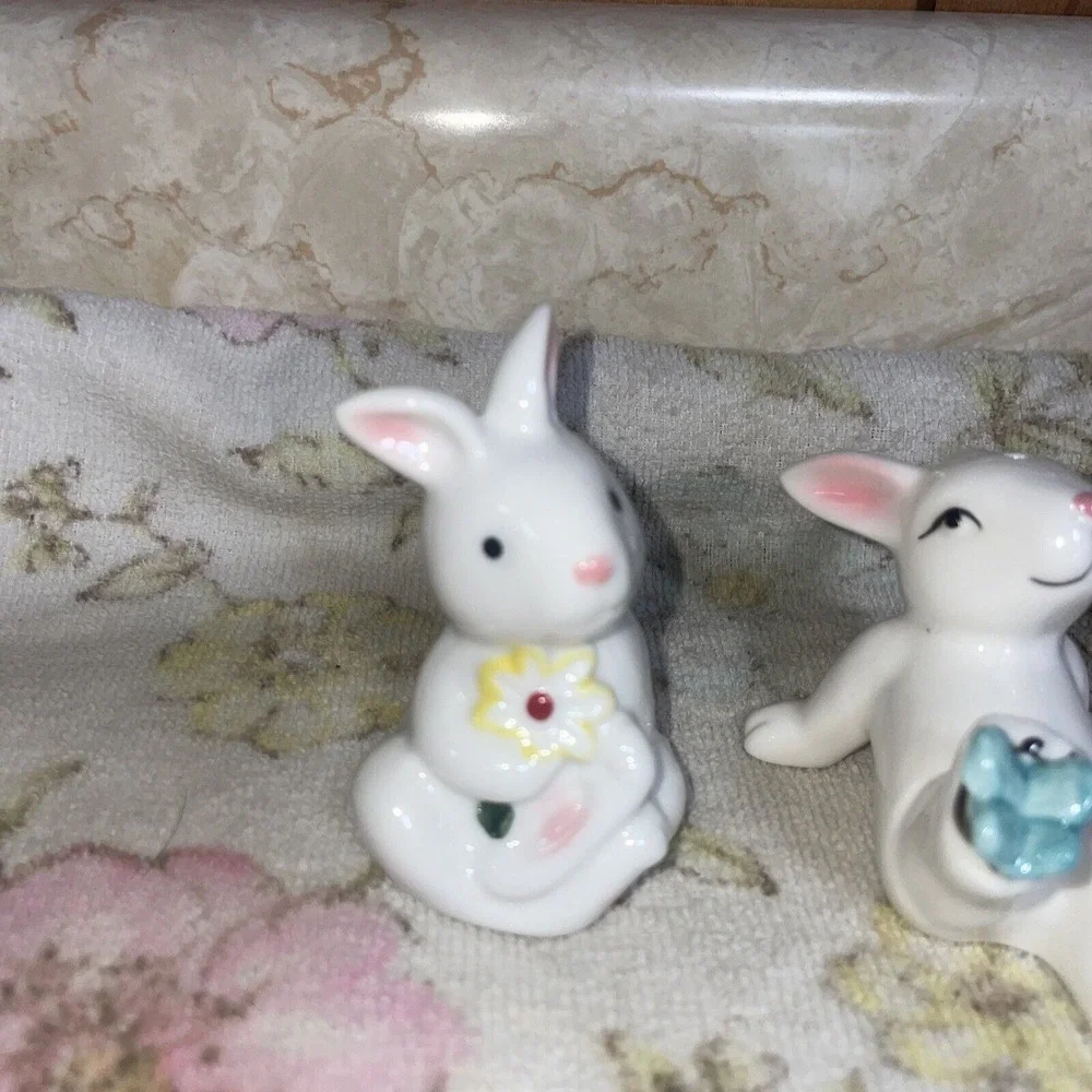 Two Pairs Of Easter Bunny‎ Salt And Pepper Shakers